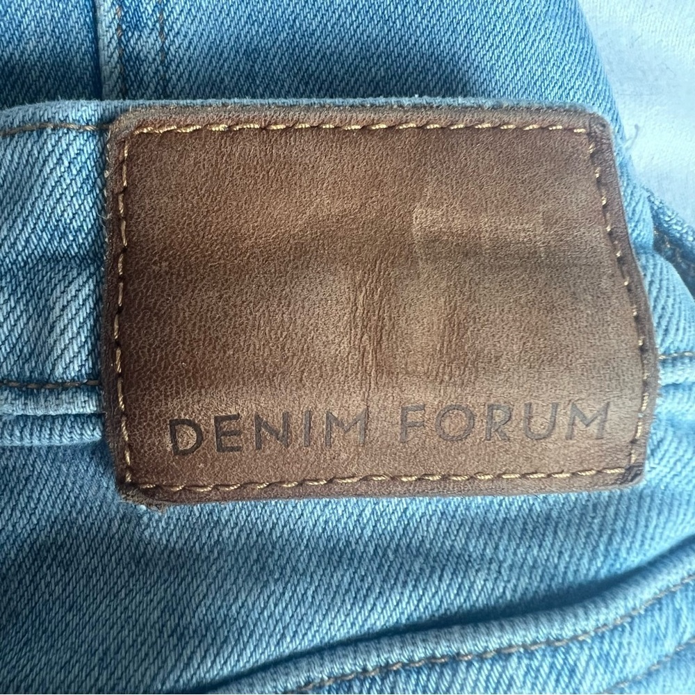 Aritzia Denim Forum Arlo Jeans light wash straight - Picture 4 of 10